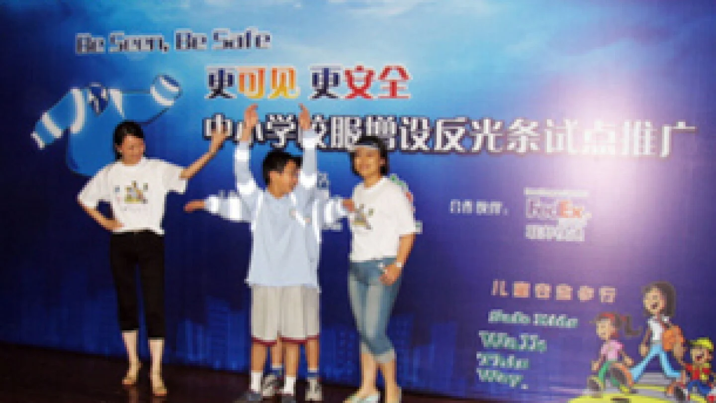 “更可见,更安全”,联邦快递携手全球儿童安全网络和花木国际安全社区推广中小学反光校服